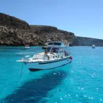 Come divertirsi a Lampedusa, dall’aperitivo al mare e alla vita notturna